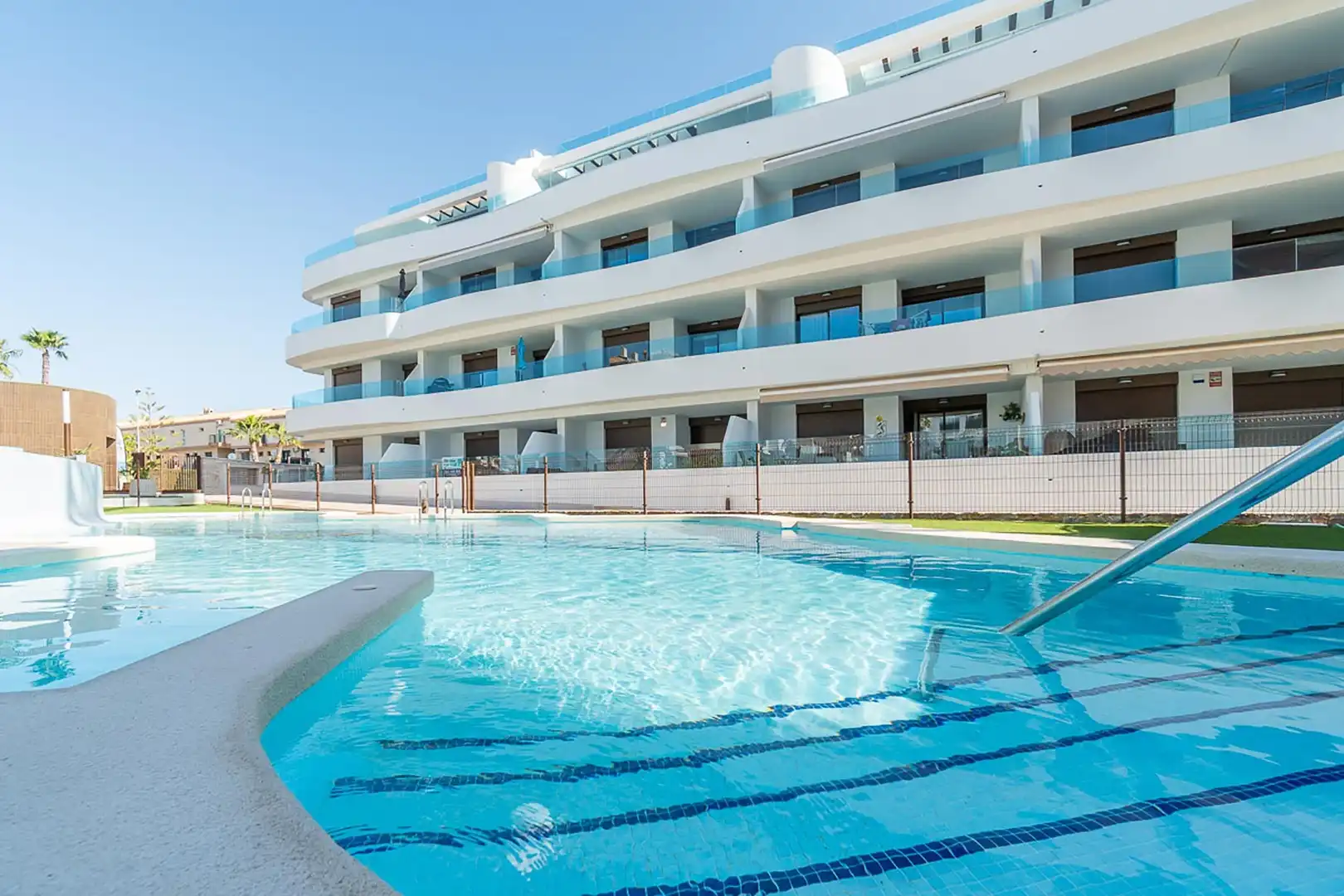 Appartement compact avec piscine à vendre à Orihuela Costa