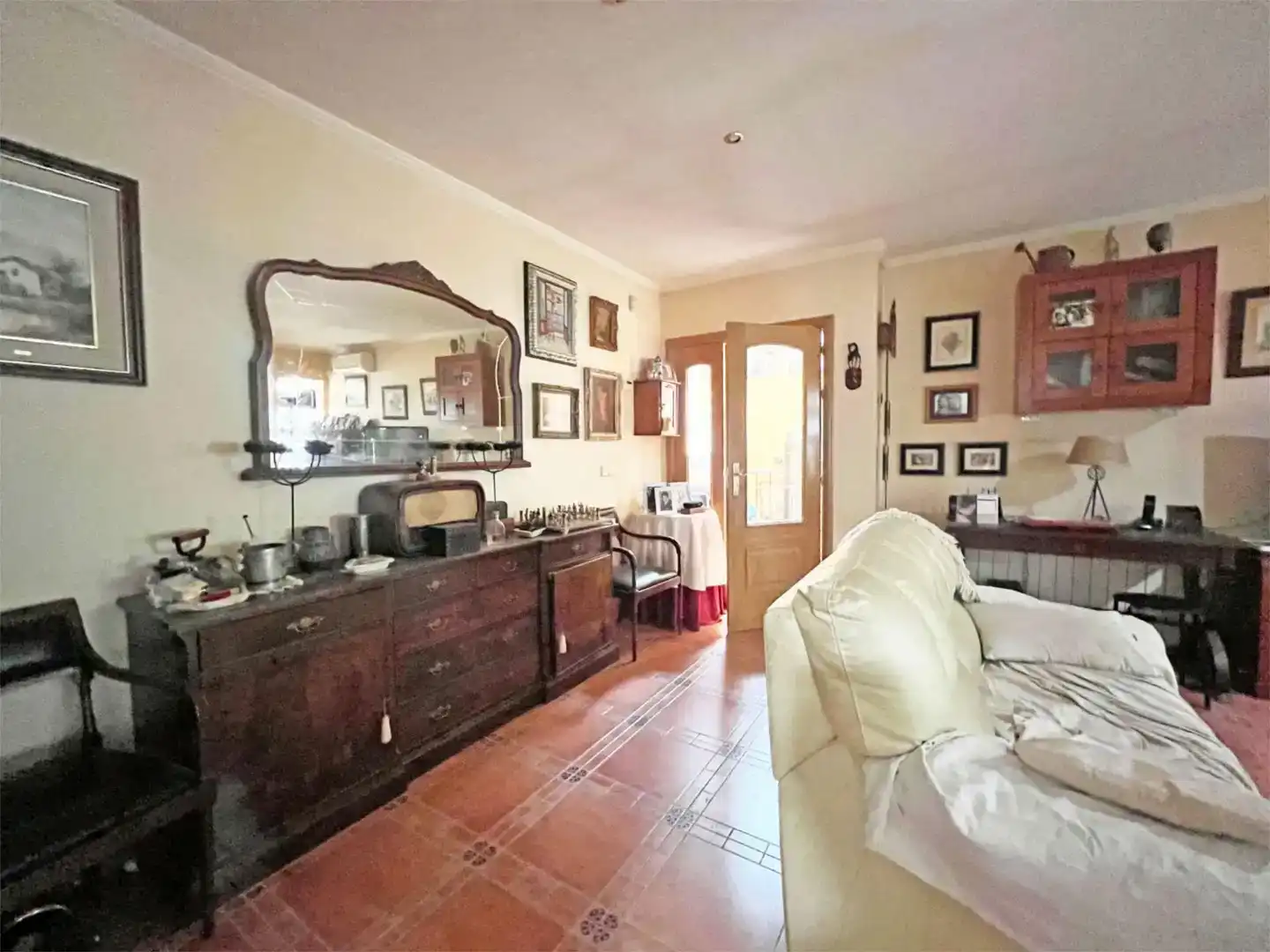 Sala d'estar de Casa o xalet en venda en Villanueva del Pardillo amb Aire condicionat, Jardí privat i Parquet