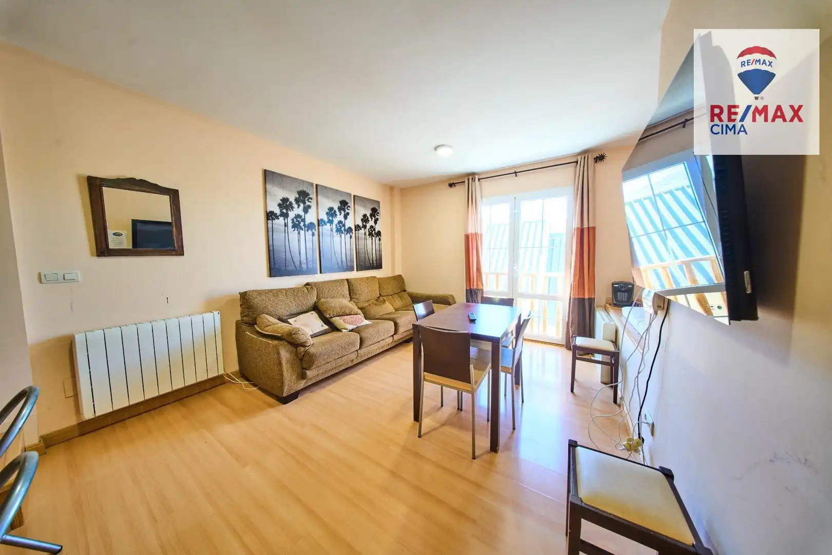 Sala d'estar de Casa o xalet en venda en Sierra Nevada amb Calefacció i Moblat