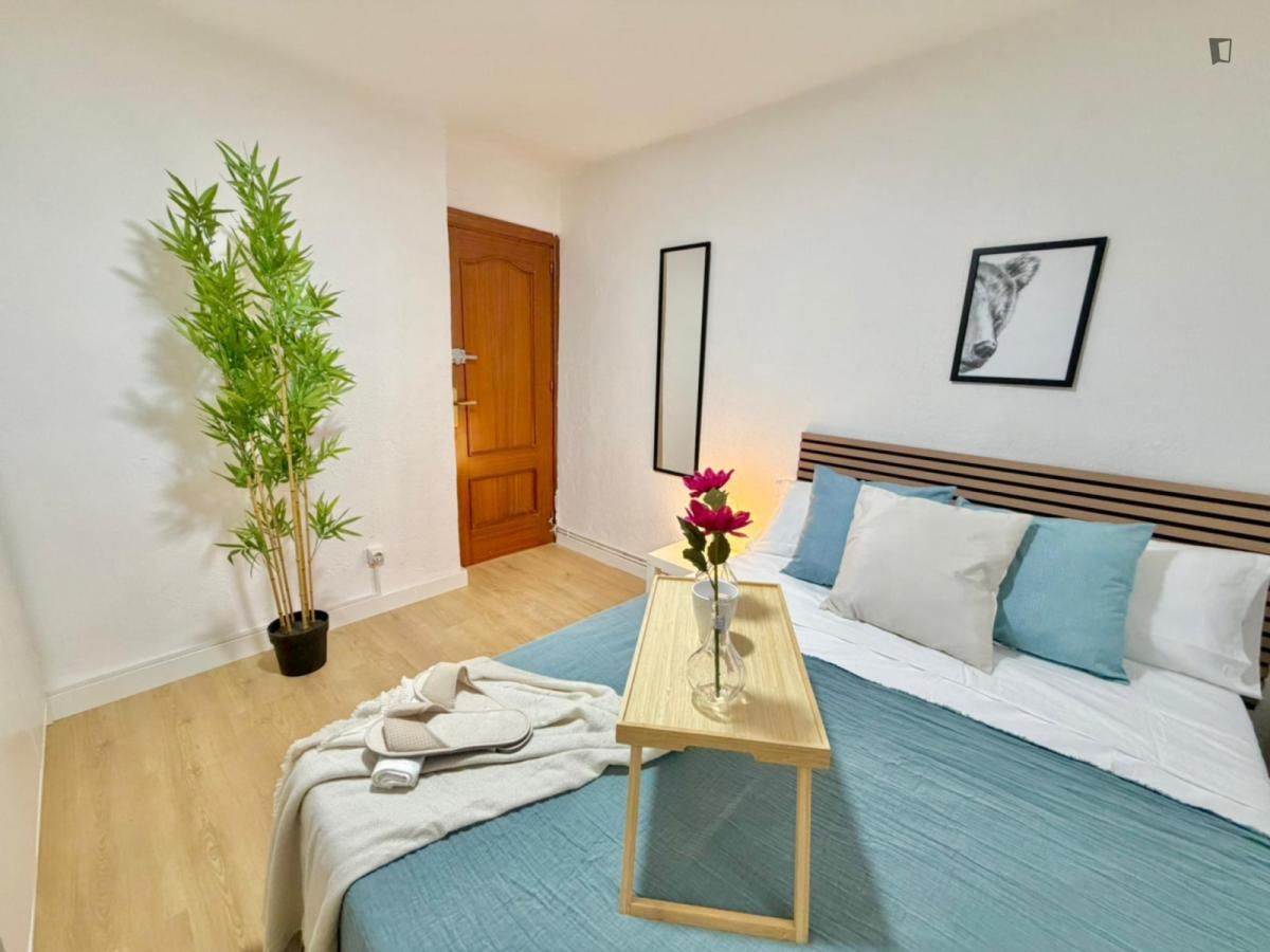 Habitación de Apartamento para compartir en  Madrid Capital con Amueblado, Horno y Internet