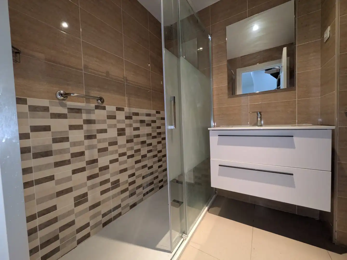 Bathroom of Duplexes for sale in Sant Joan Despí  with Air Conditioner, Parquet flooring and Terrace