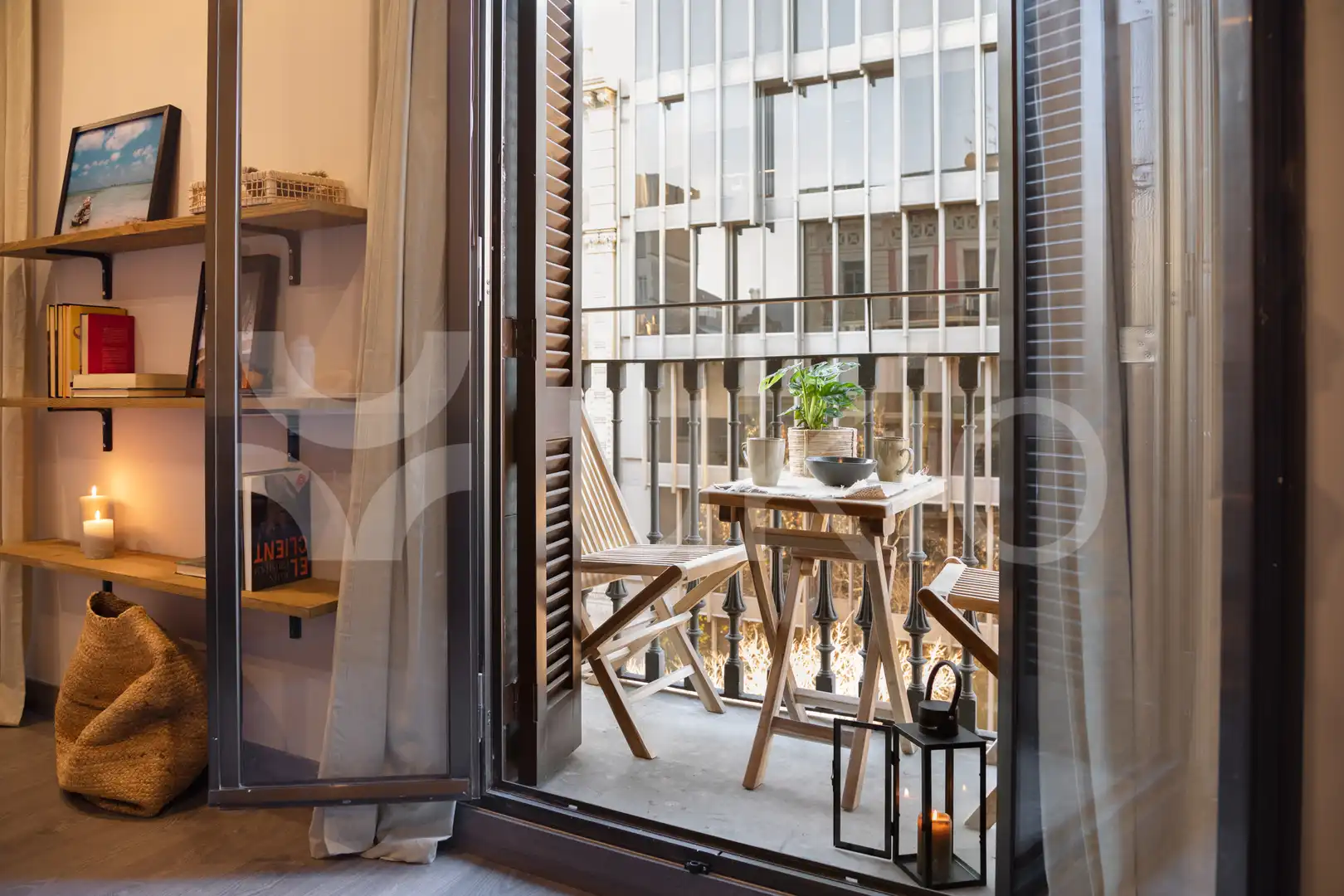 Apartamento con terraza en alquiler en Carrer de València, imagen 3