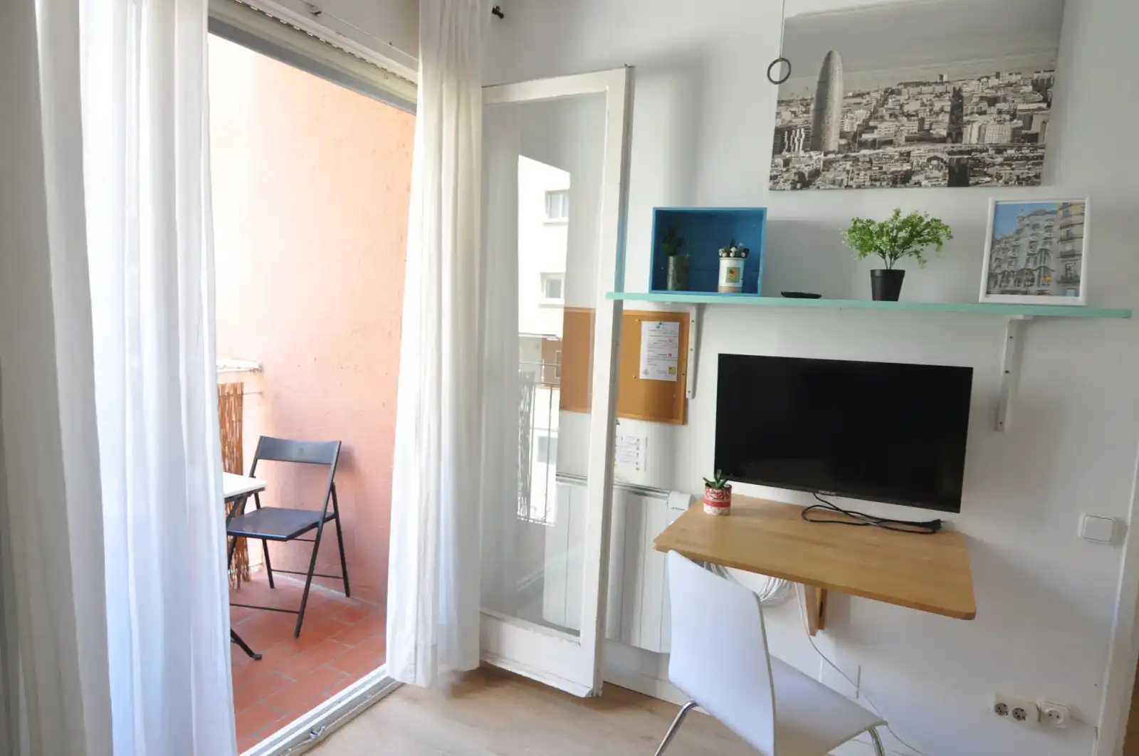 Terraza de Piso para compartir en Barcelona con Calefacción, Amueblado y Lavadora