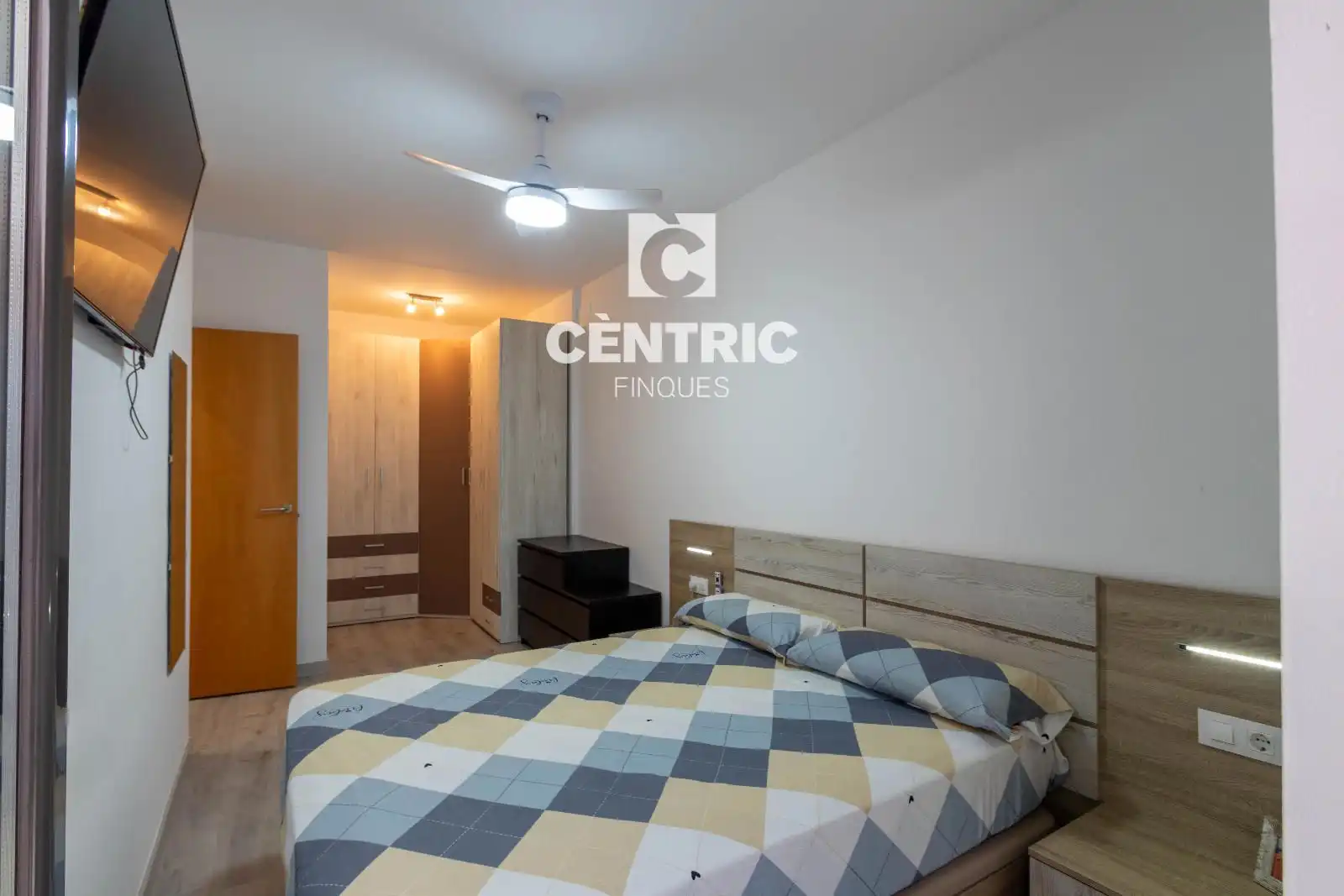 Habitación de Dúplex en venta en Terrassa con Aire acondicionado, Calefacción y Terraza