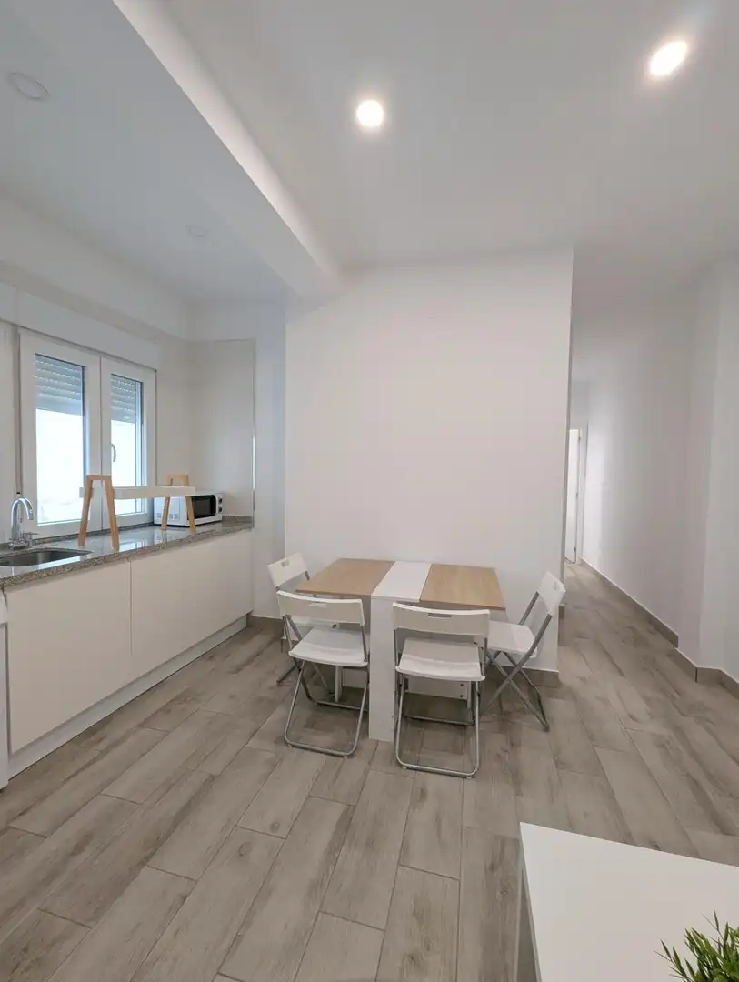 Menjador de Apartament de lloguer en Sevilla amb Aire condicionat i Moblat