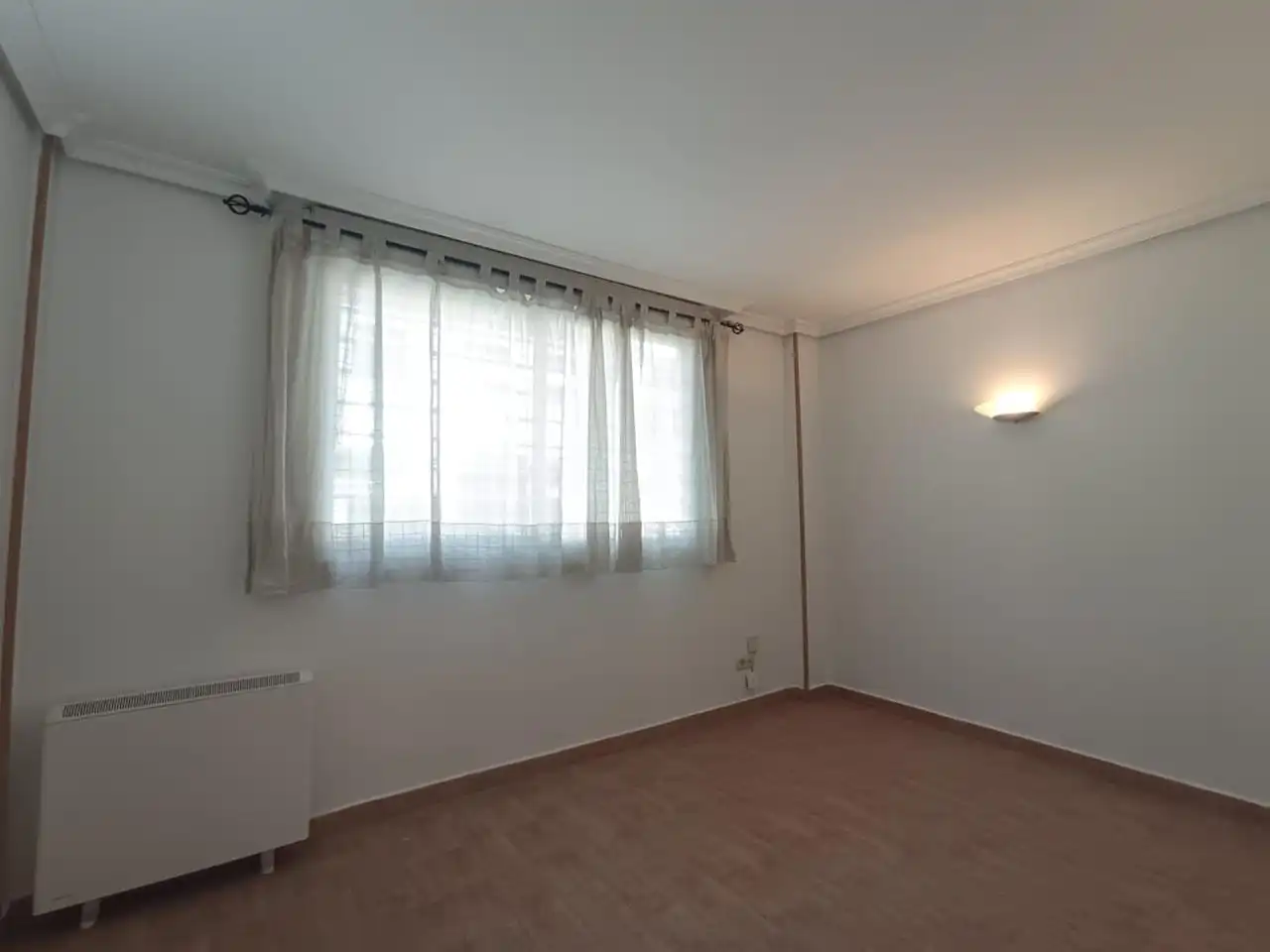 Dormitori de Apartament de lloguer en Madrid amb Aire condicionat, Calefacció i Es permeten mascotes