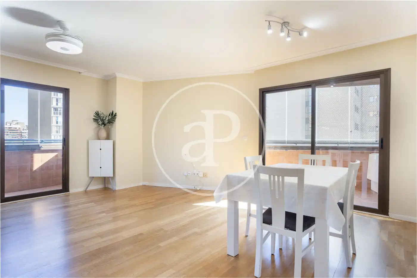 Esszimmer von Wohnung zur Miete in Valencia mit Klimaanlage, Heizung und Privatgarten