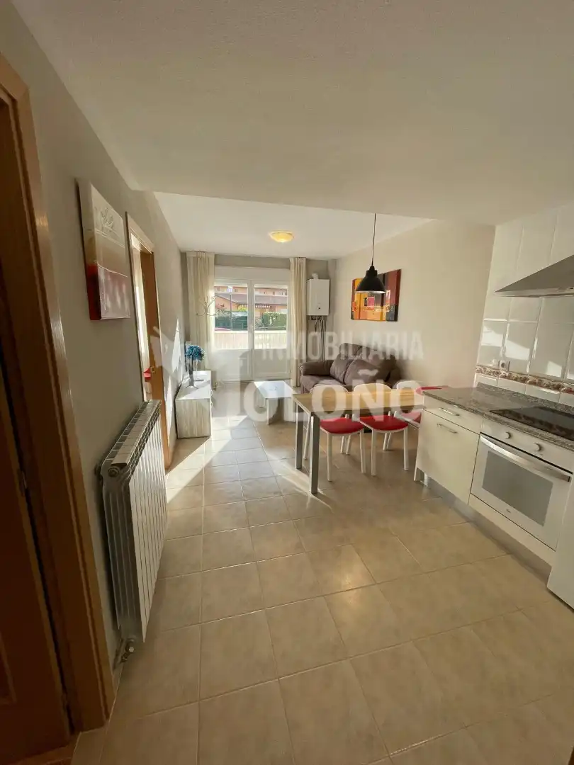 Sala de estar de Apartamento en venta en Cuzcurrita de Río Tirón con Calefacción, Terraza y Amueblado