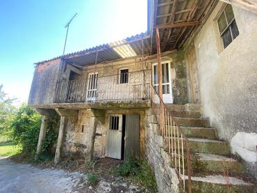 Maison avec balcon à vendre à Lugar