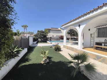 Villa mit Pool zum Verkauf in Churriana