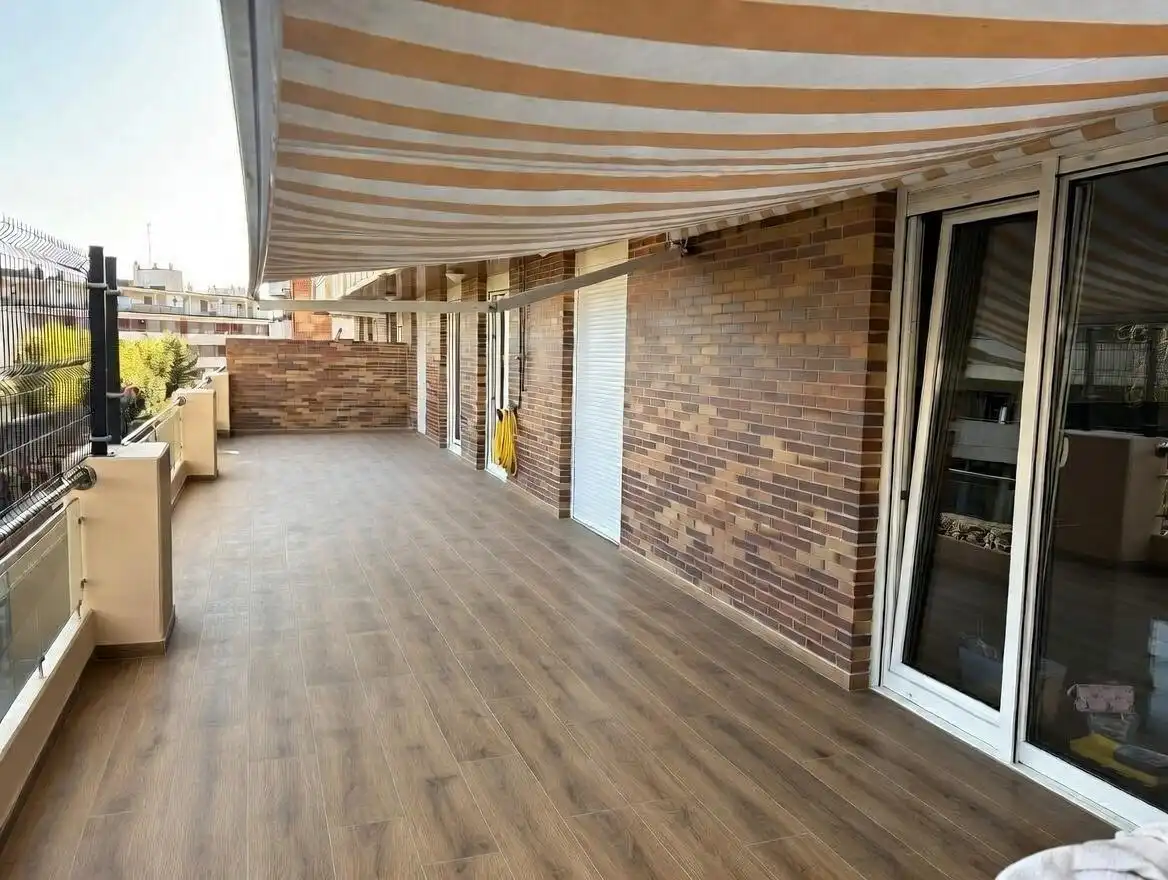 Terrasse von Erdgeschoss zum Verkauf in Castro-Urdiales mit Heizung, Terrasse und Abstellraum