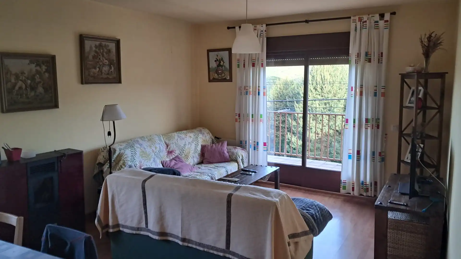 Sala de estar de Apartamento en venta en San Juan de Gredos con Calefacción, Terraza y Amueblado