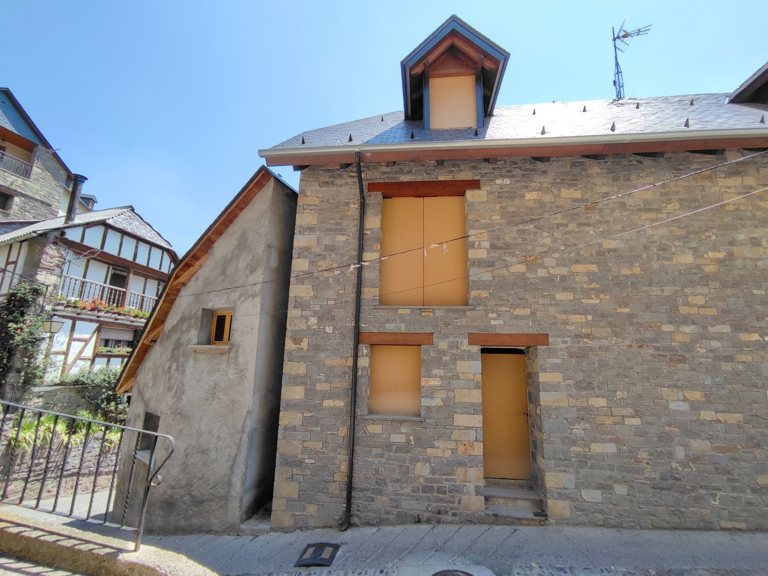 Vista exterior de Casa o xalet en venda en Gistaín amb Traster