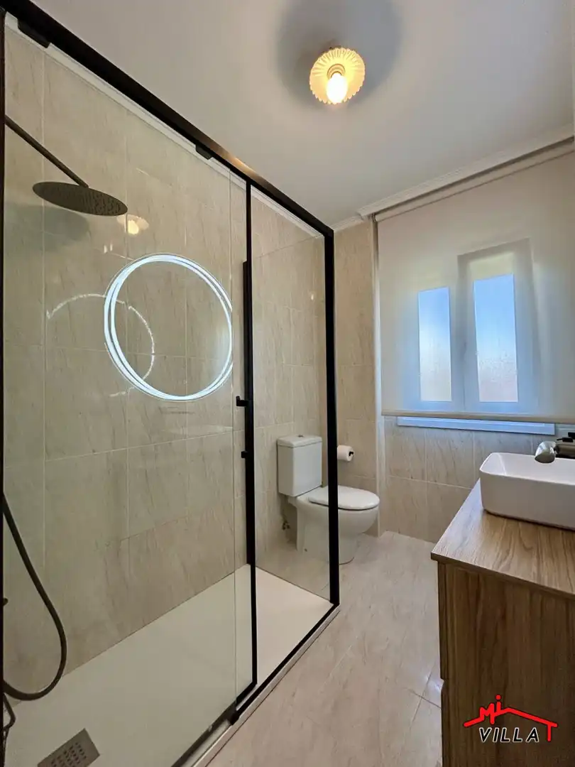 Badezimmer von Wohnung zum Verkauf in Laredo mit Heizung und Terrasse