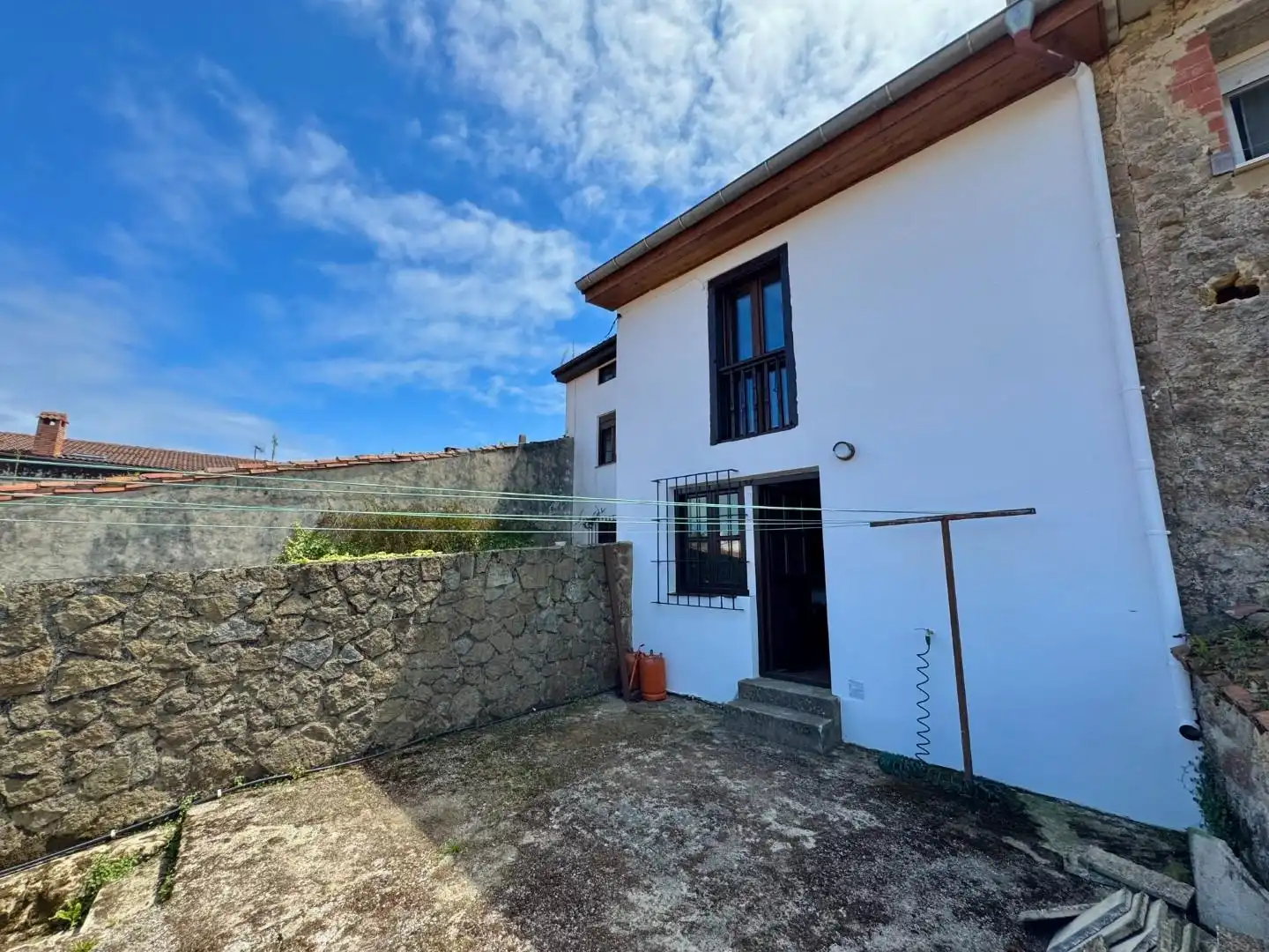 Vista exterior de Casa o xalet en venda en Valdáliga amb Jardí privat i Balcó