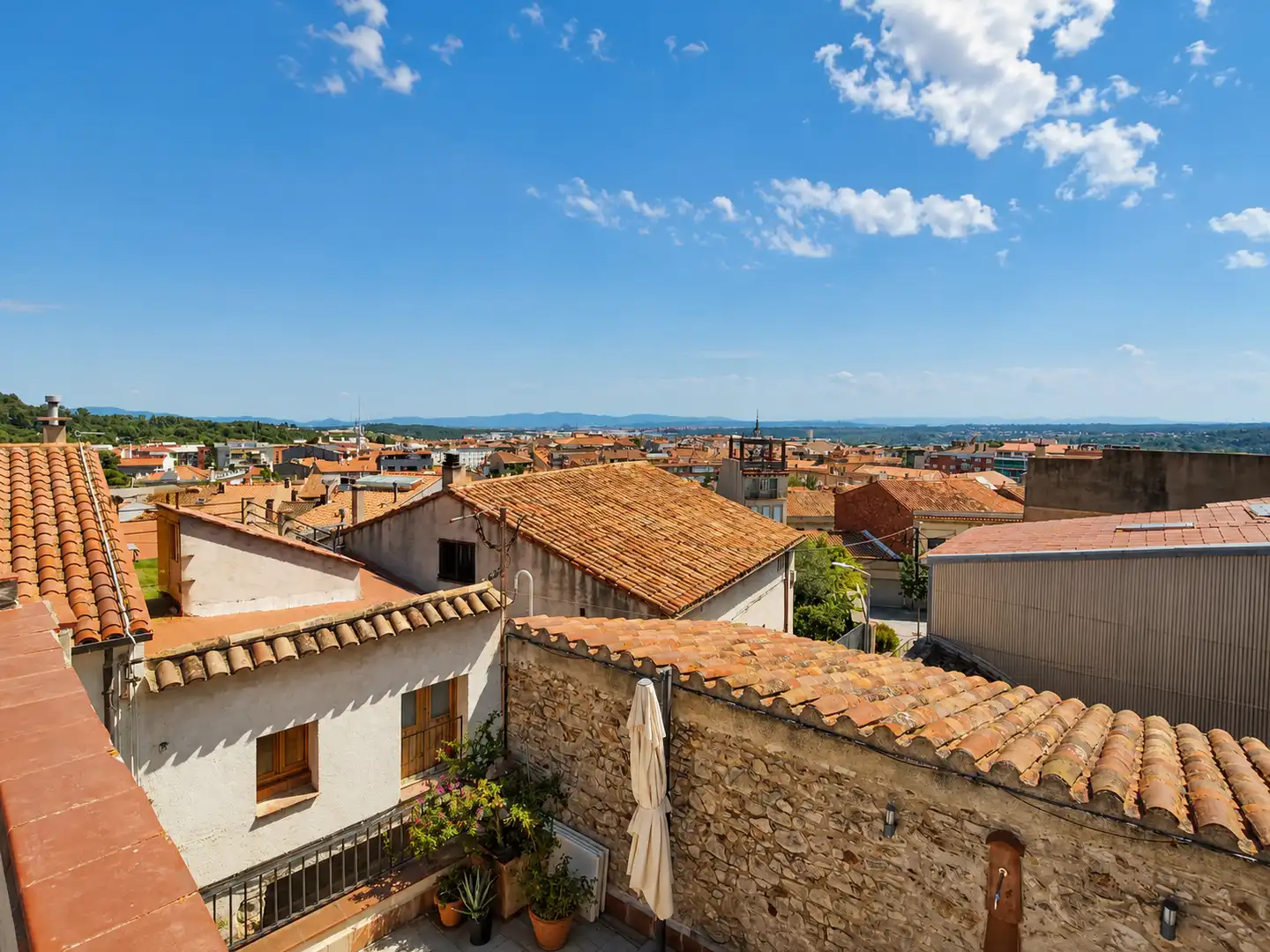 Vista exterior de Casa o xalet en venda en Castellar del Vallès amb Aire condicionat, Calefacció i Terrassa