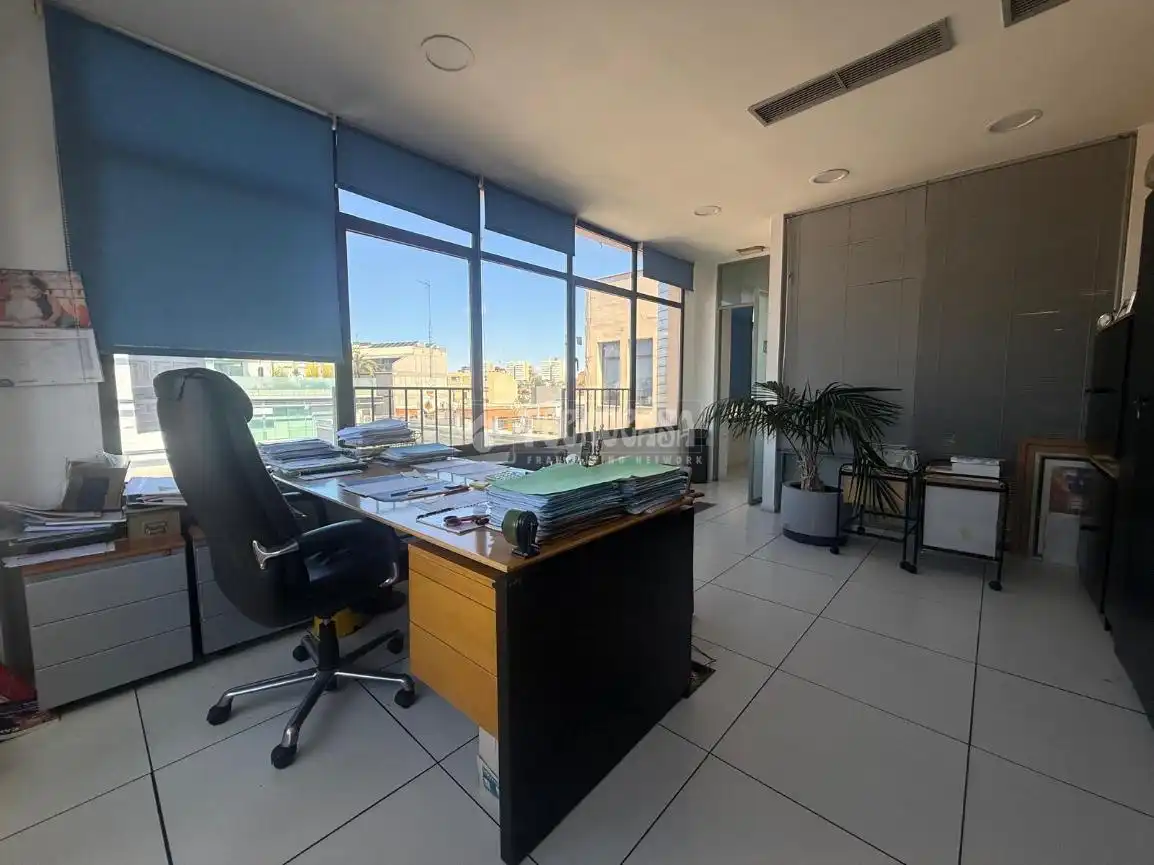 Office for sale in Madrid  with Air Conditioner, Heating and Alarm