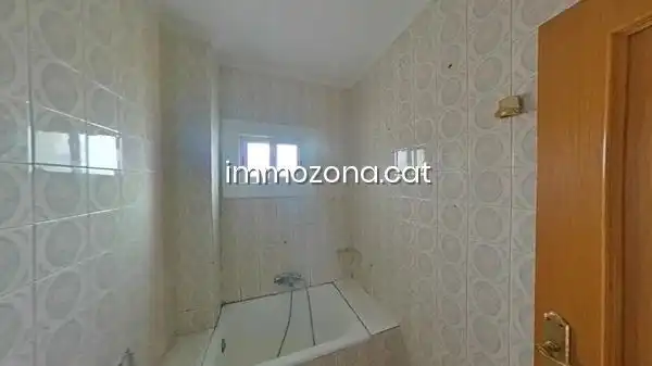 Badezimmer von Wohnungen zum Verkauf in Badalona