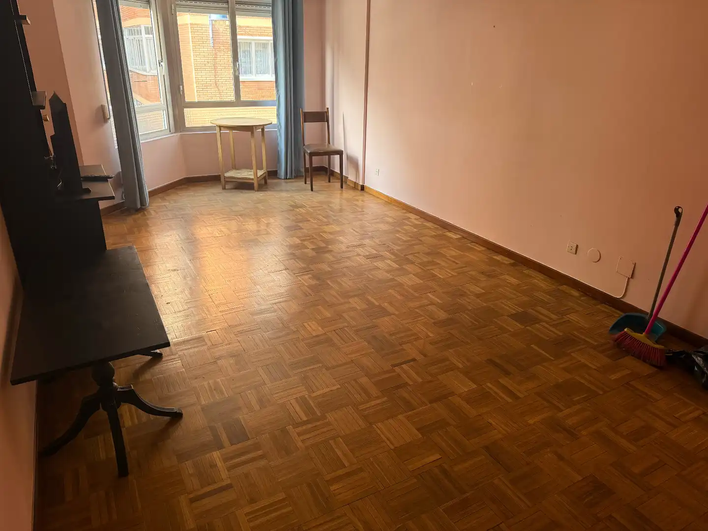 Sala de estar de Piso en venta en León Capital  con Calefacción, Parquet y Terraza