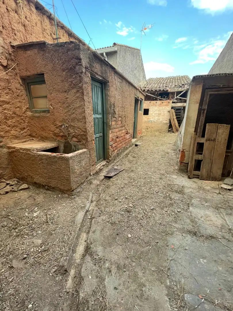 Vista exterior de Finca rústica en venda en Calatorao amb Jardí privat, Traster i Balcó