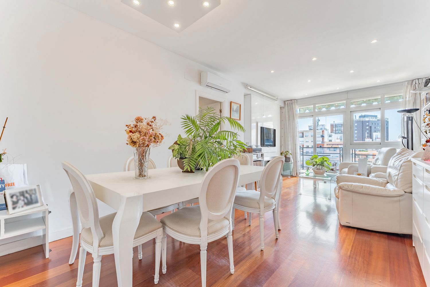 Dining room of Flat for sale in  Madrid Capital  with Air Conditioner, Heating and Storage room