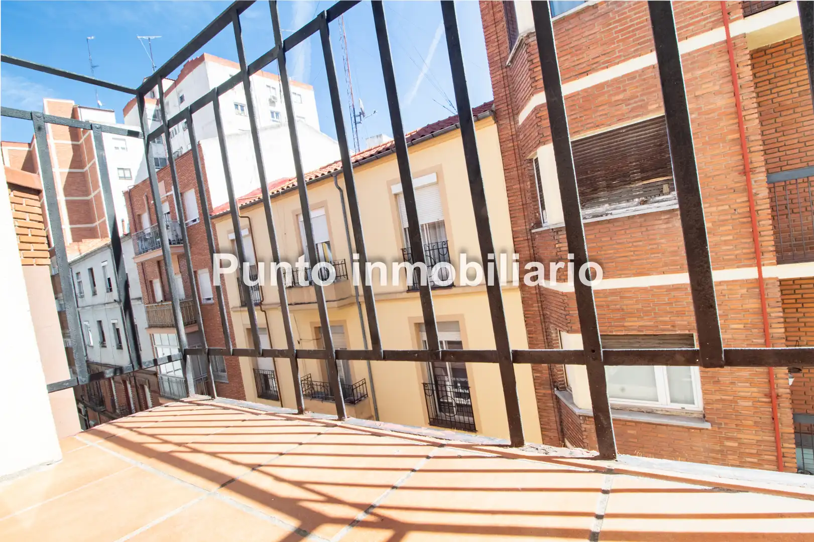 Vista exterior de Pis en venda en Valladolid amb Calefacció, Parquet i Traster