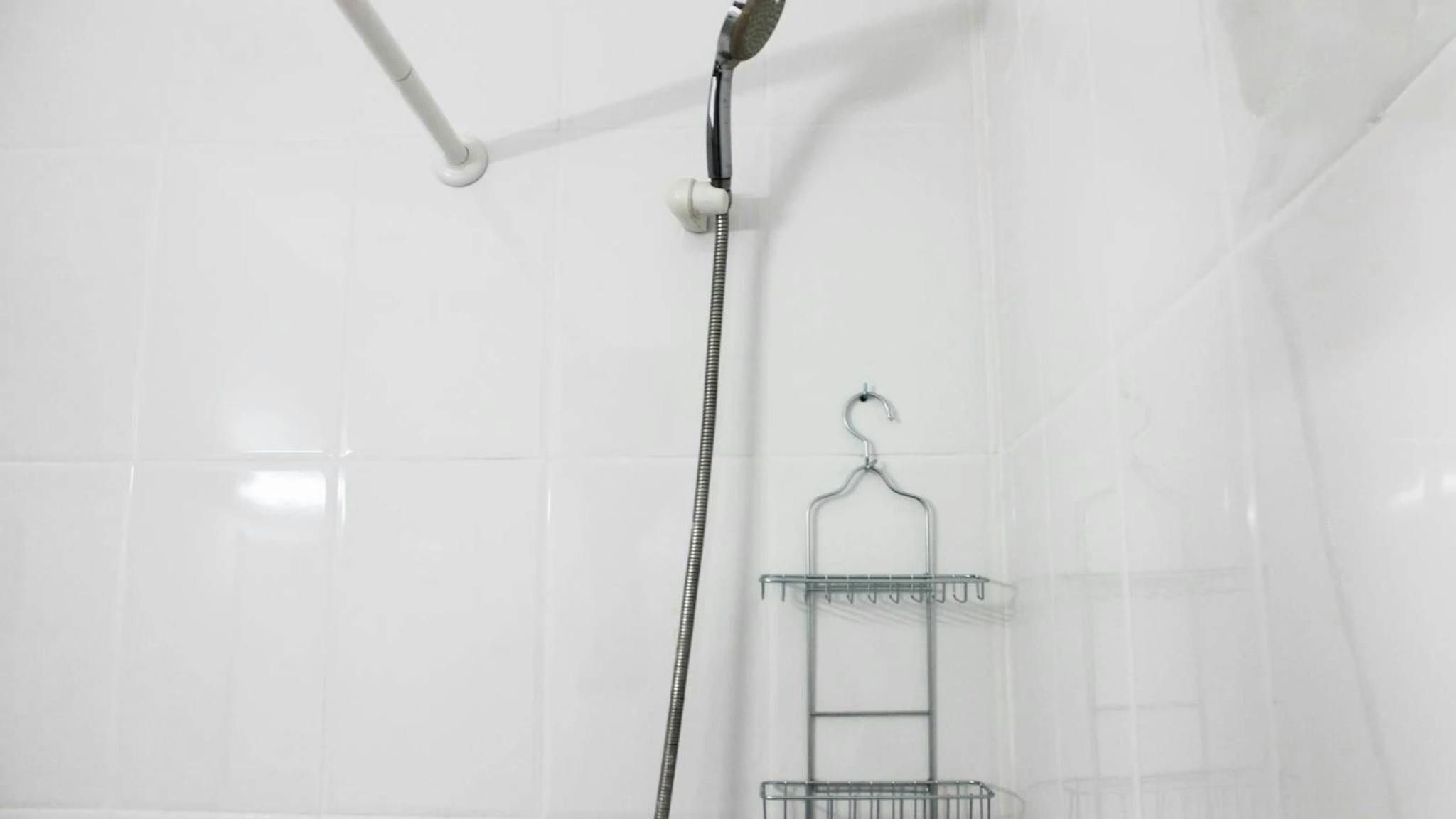 Bathroom of Flat to share in  Barcelona Capital  with Furnished and Washing machine