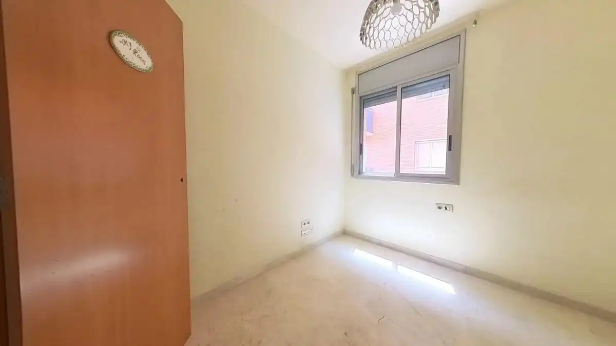 Habitación de Apartamento en venta en Sabadell con Balcón