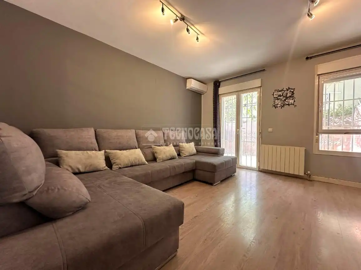 Sala d'estar de Casa adosada en venda en Camarma de Esteruelas