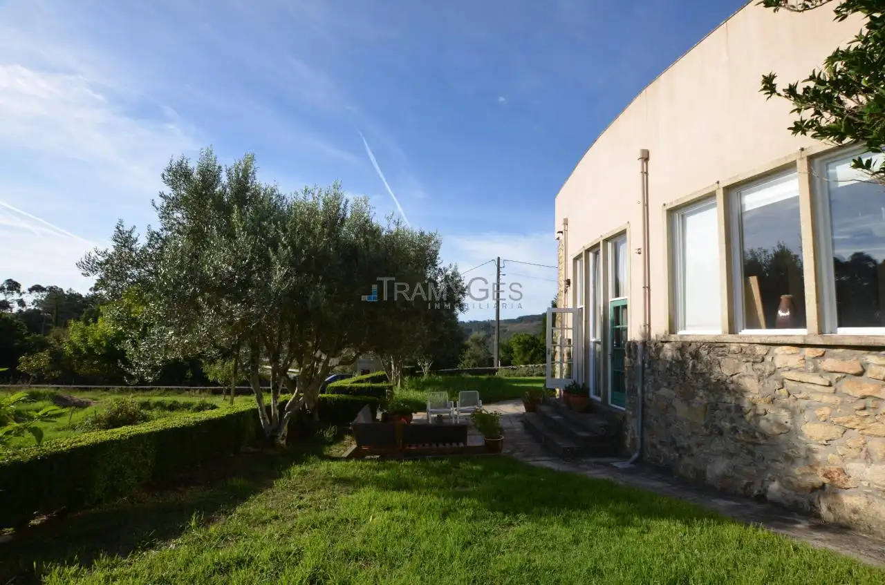 Exterior view of Houses for sale in Oia, Pontevedra