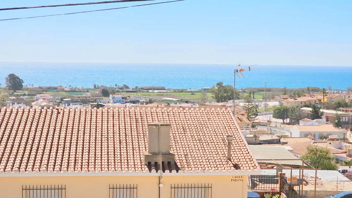 Vista exterior de Casa adosada en venda en Vélez-Málaga amb Terrassa, Traster i Moblat
