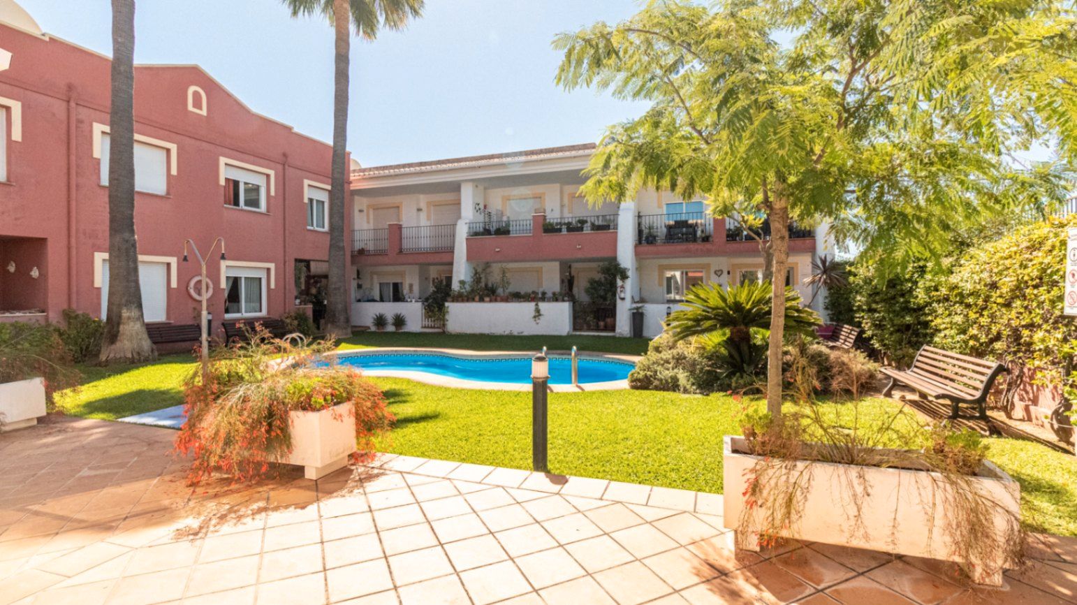 Vista exterior de Apartament en venda en Dénia amb Aire condicionat, Calefacció i Jardí privat