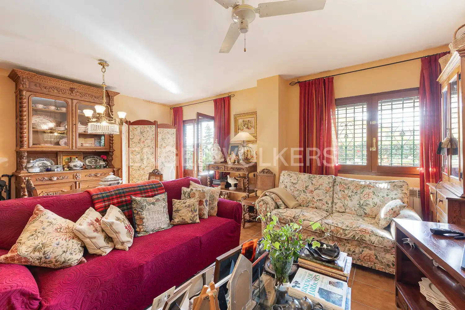Sala de estar de Casa adosada en venta en Viver con Calefacción, Terraza y Amueblado
