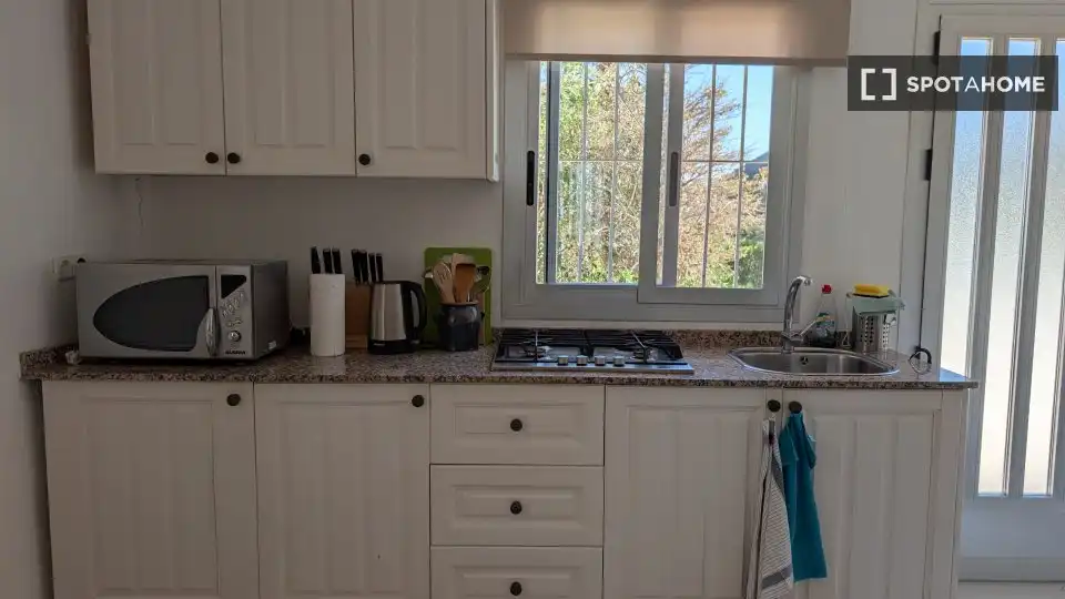 Cuina de Apartament per a compartir en Callosa d'en Sarrià amb Aire condicionat, Terrassa i Moblat
