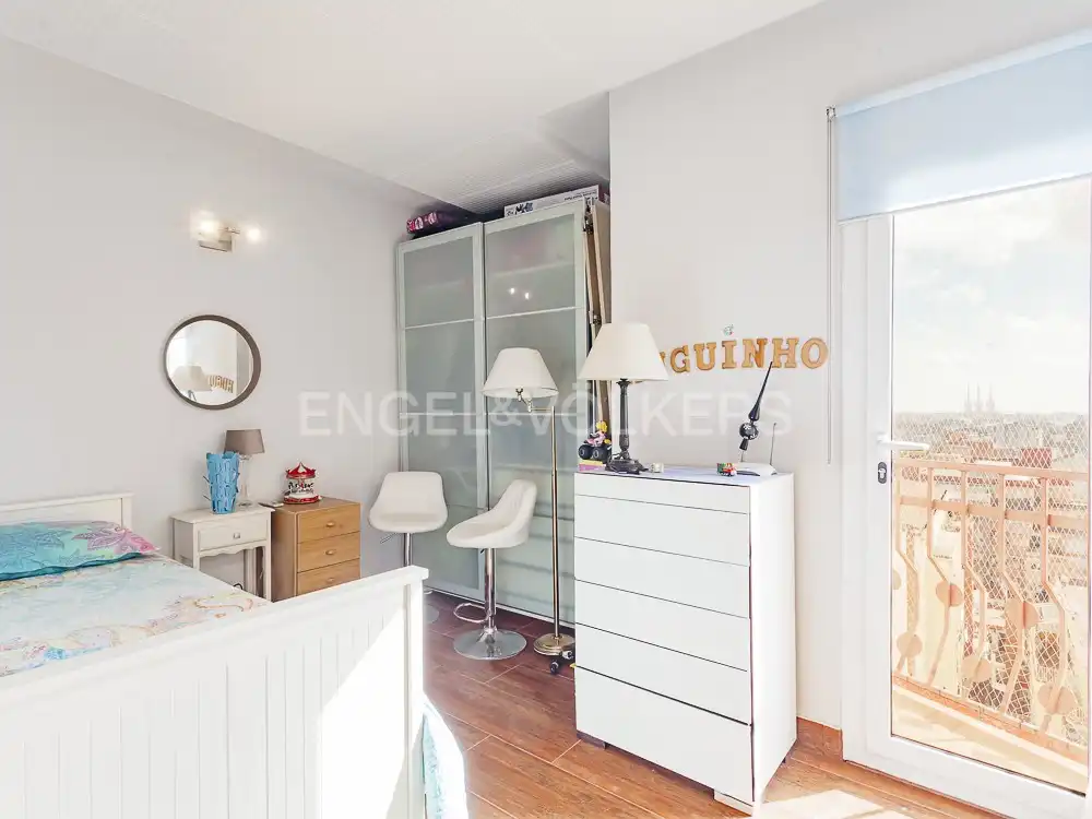 Schlafzimmer von Dachboden zum Verkauf in Barcelona mit Klimaanlage, Heizung und Terrasse