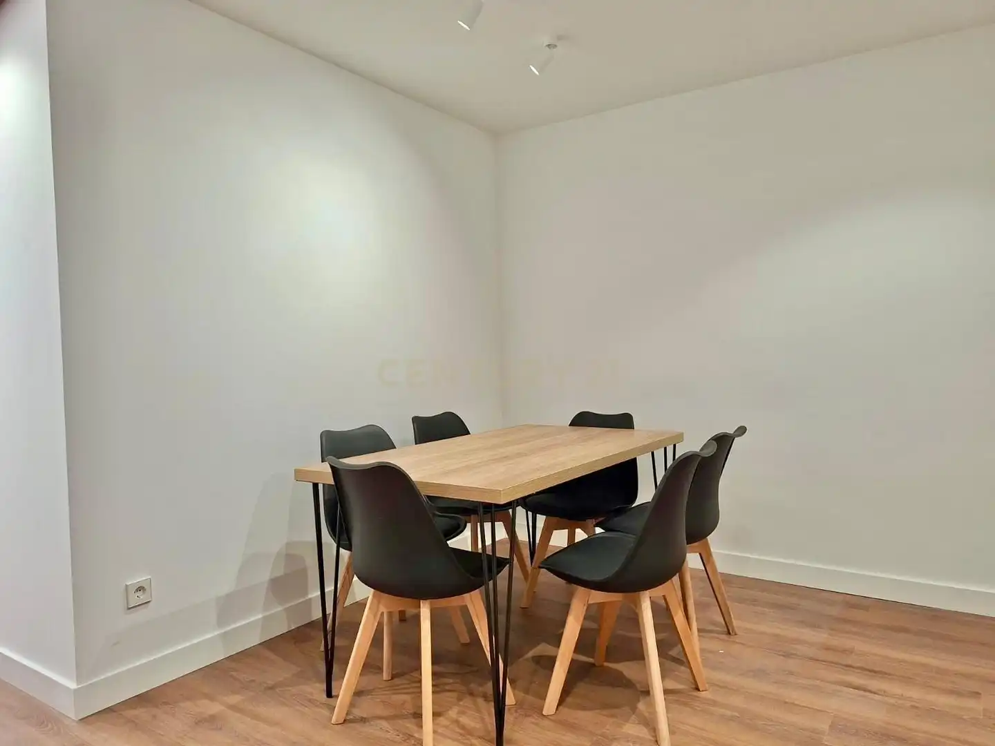 Menjador de Apartament per a compartir en Madrid amb Aire condicionat, Forn i Rentadora