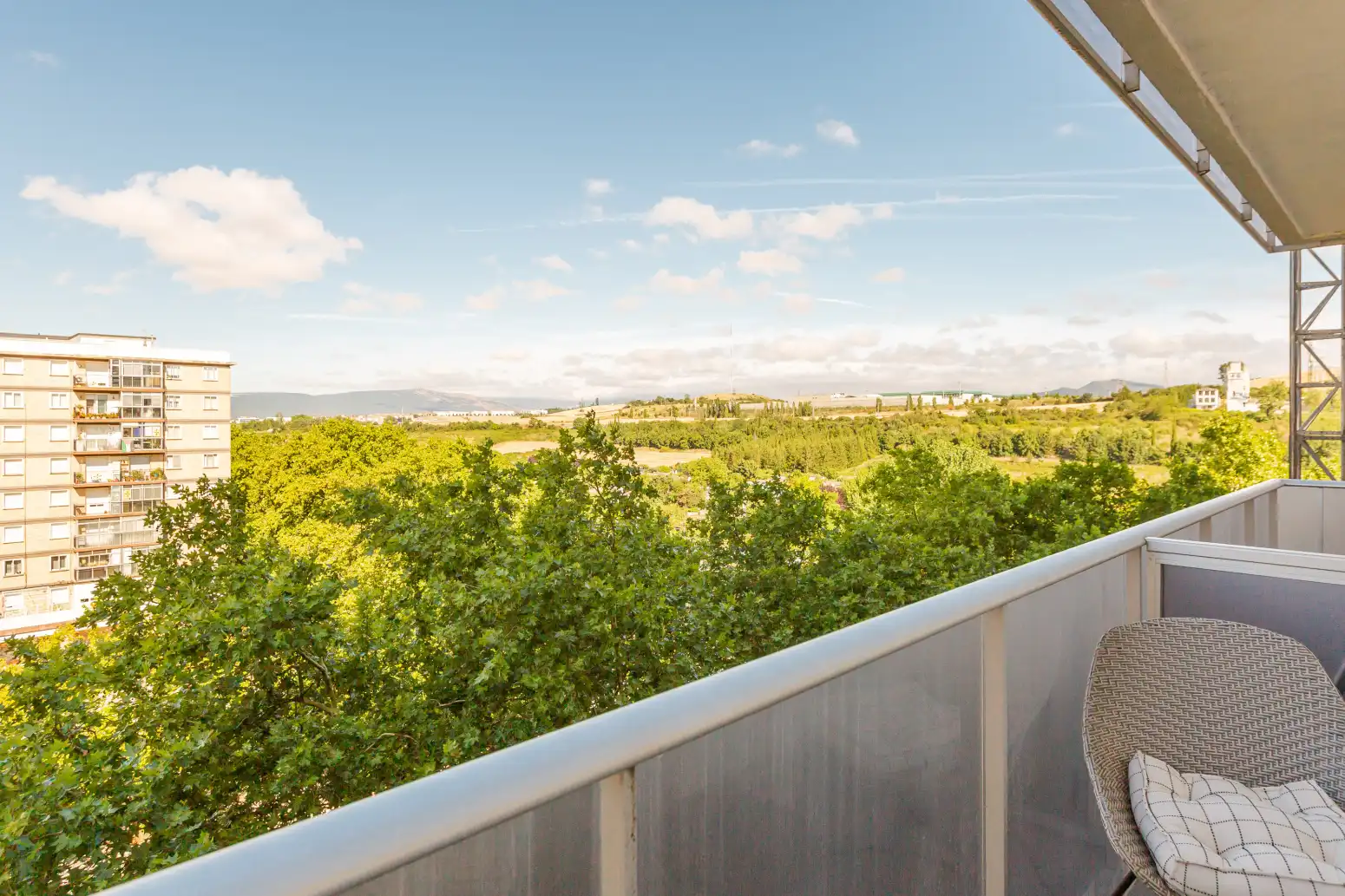 Terrasse von Wohnung zum Verkauf in  Pamplona / Iruña mit Klimaanlage, Heizung und Parkett