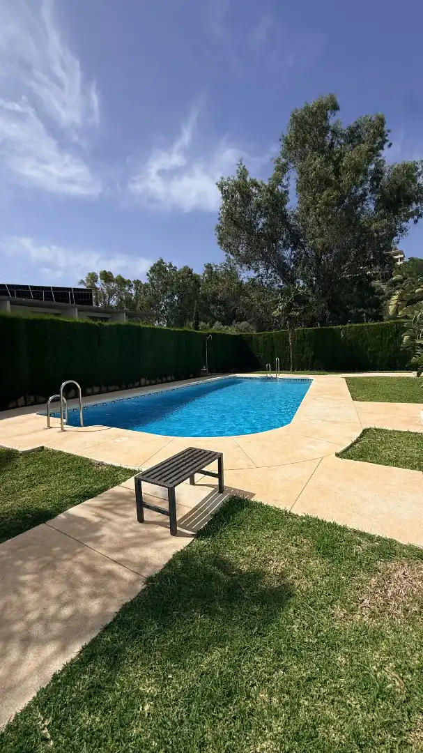 Piscina de Piso en venta en Mijas con Aire acondicionado, Jardín privado y Terraza