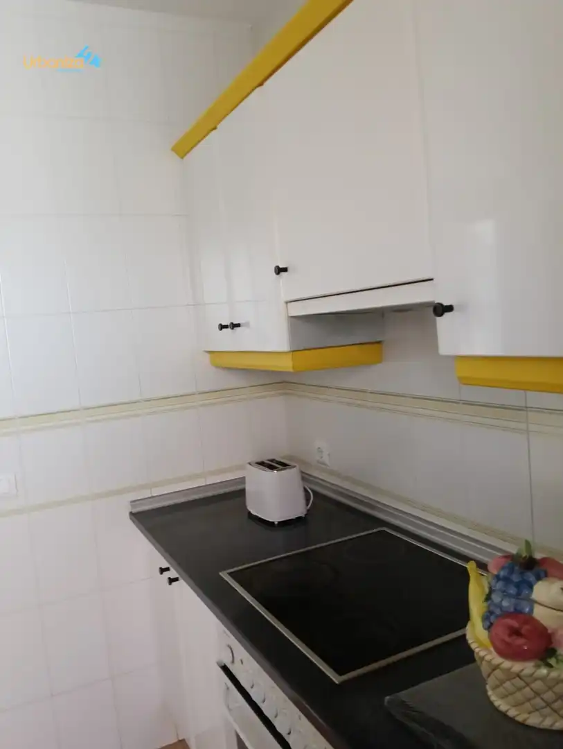 Cuina de Apartament de lloguer en Badajoz amb Aire condicionat, Moblat i Piscina comunitària