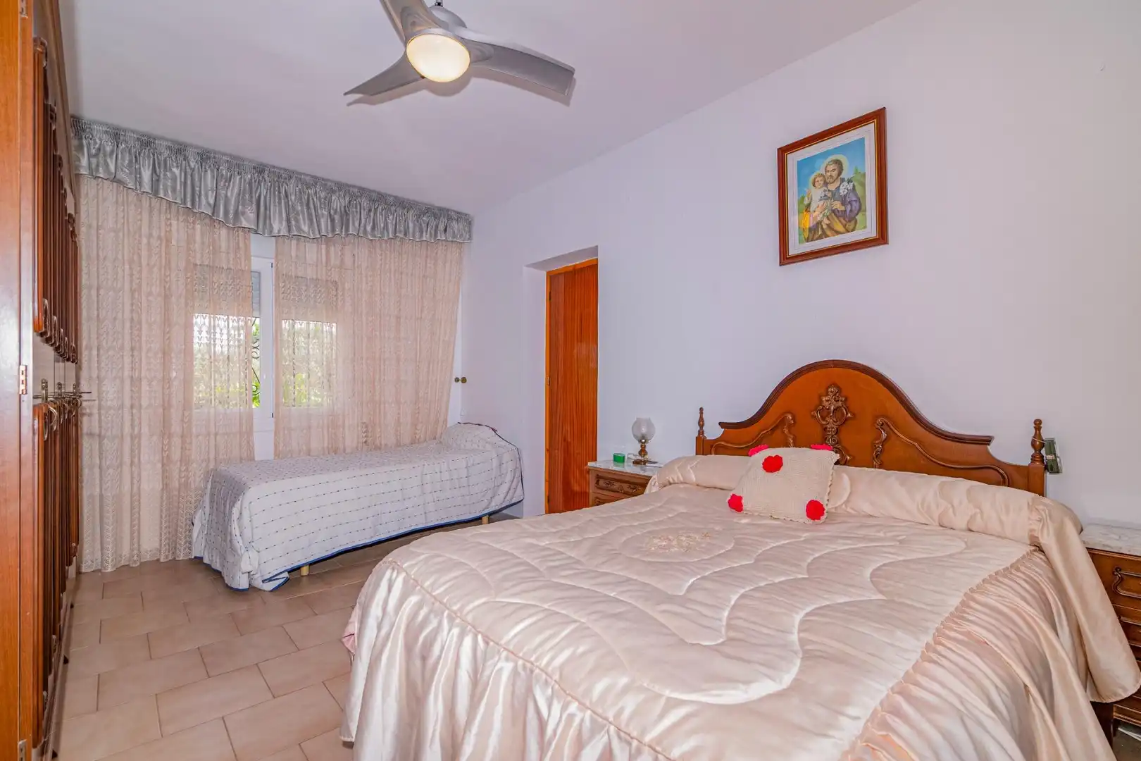 Habitación de Casa o chalet en venta en Baza con Aire acondicionado, Calefacción y Jardín privado