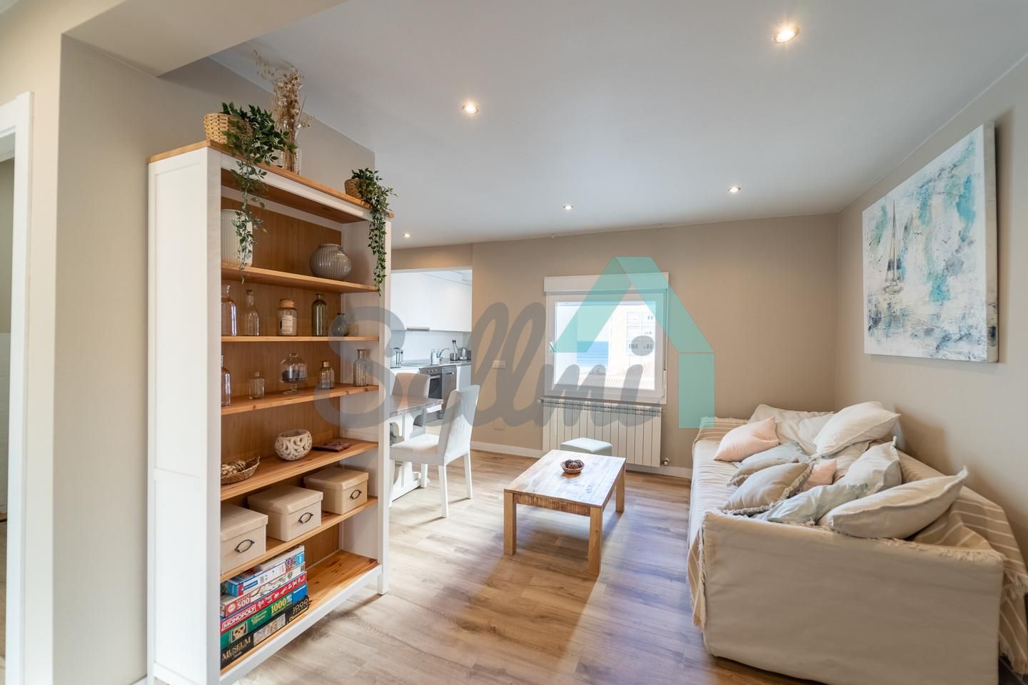 Sala d'estar de Pis de lloguer en Gijón  amb Calefacció i Moblat