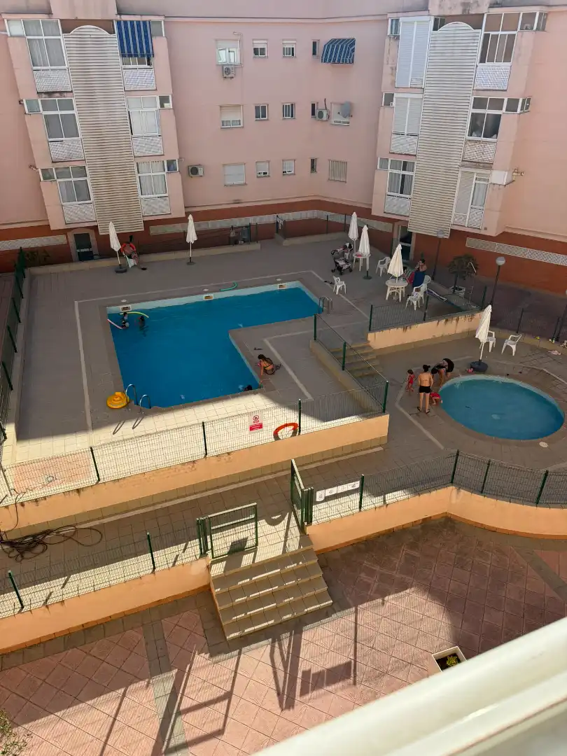 Piscina de Piso en venta en Sevilla con Piscina y Balcón