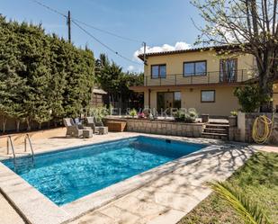 Exterior view of House or chalet to rent in Vilanova del Vallès  with Air Conditioner, Terrace and Swimming Pool