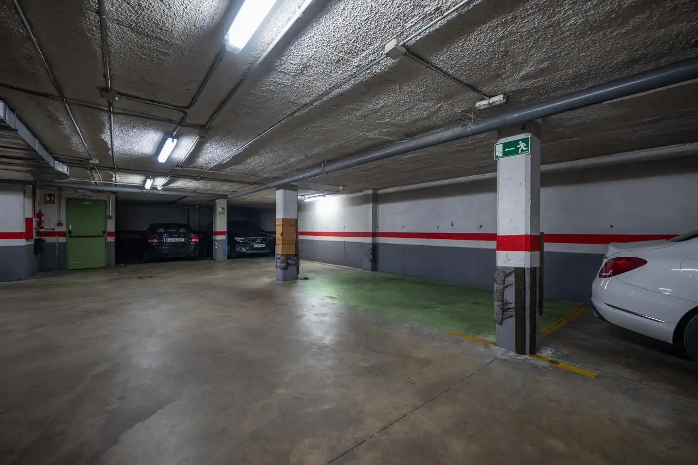 Parking de Piso en venta en Ávila con Calefacción, Parquet y Terraza