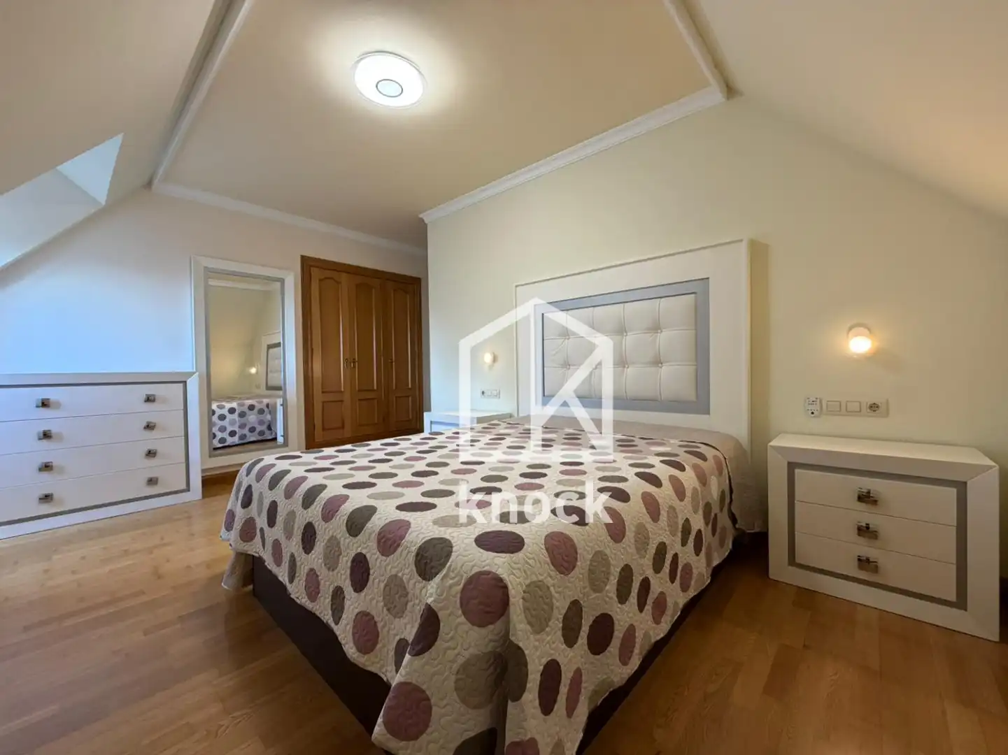 Habitación de Piso en venta en Oviedo  con Calefacción, Jardín privado y Trastero