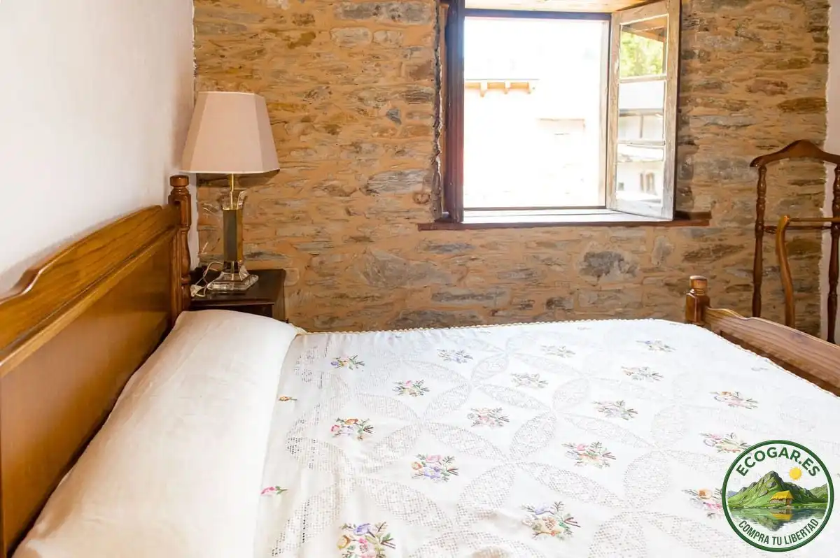 Dormitori de Casa o xalet en venda en Ponferrada amb Calefacció, Parquet i Terrassa