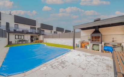 Piscina de Casa o xalet en venda en Navalcarnero amb Terrassa i Piscina