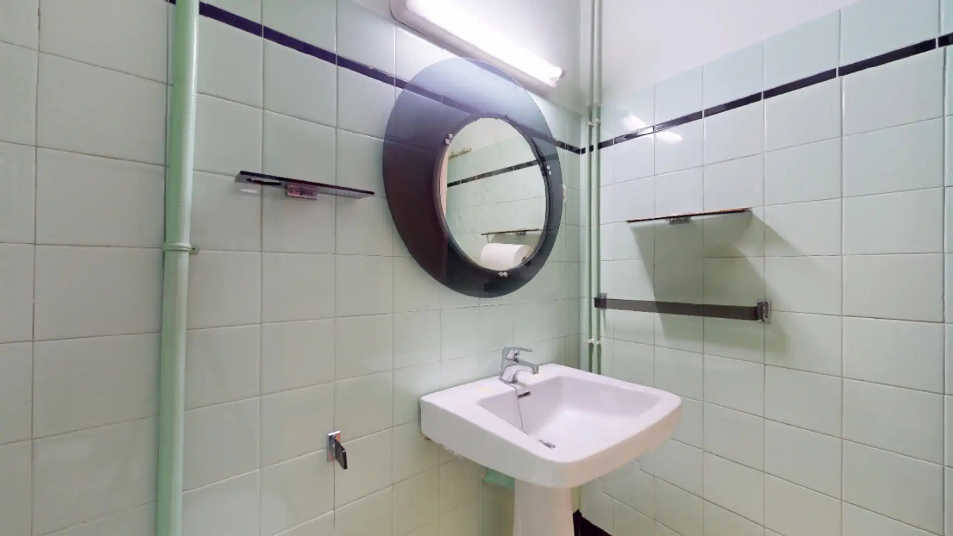 Bathroom of Flat for sale in Barcelona  with Air Conditioner, Terrace and Balcony