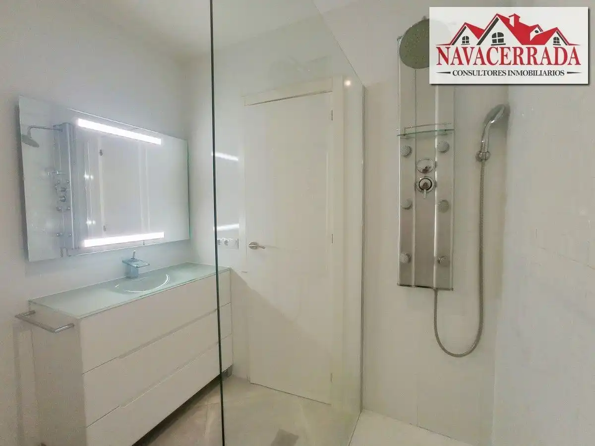 Baño de Piso en venta en Navacerrada con Calefacción y Terraza