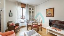 Sala d'estar de Pis de lloguer en Gijón  amb Calefacció, Parquet i Moblat